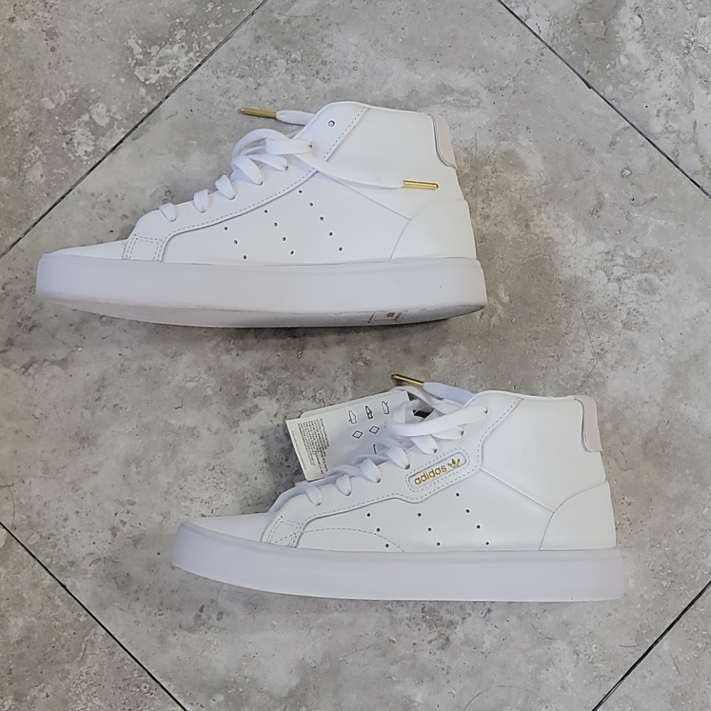 NWT Adidas sleek mid  size 6